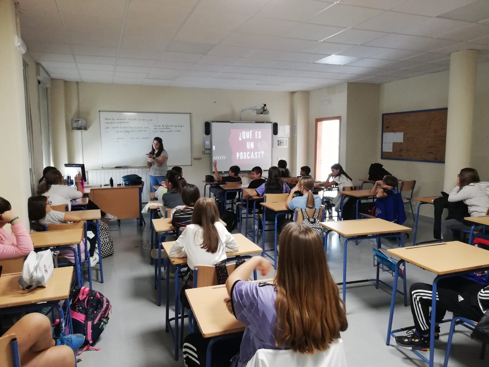 Momento de uno de los talleres a los alumnos/as de uno de los cursos de 1 º de ESO