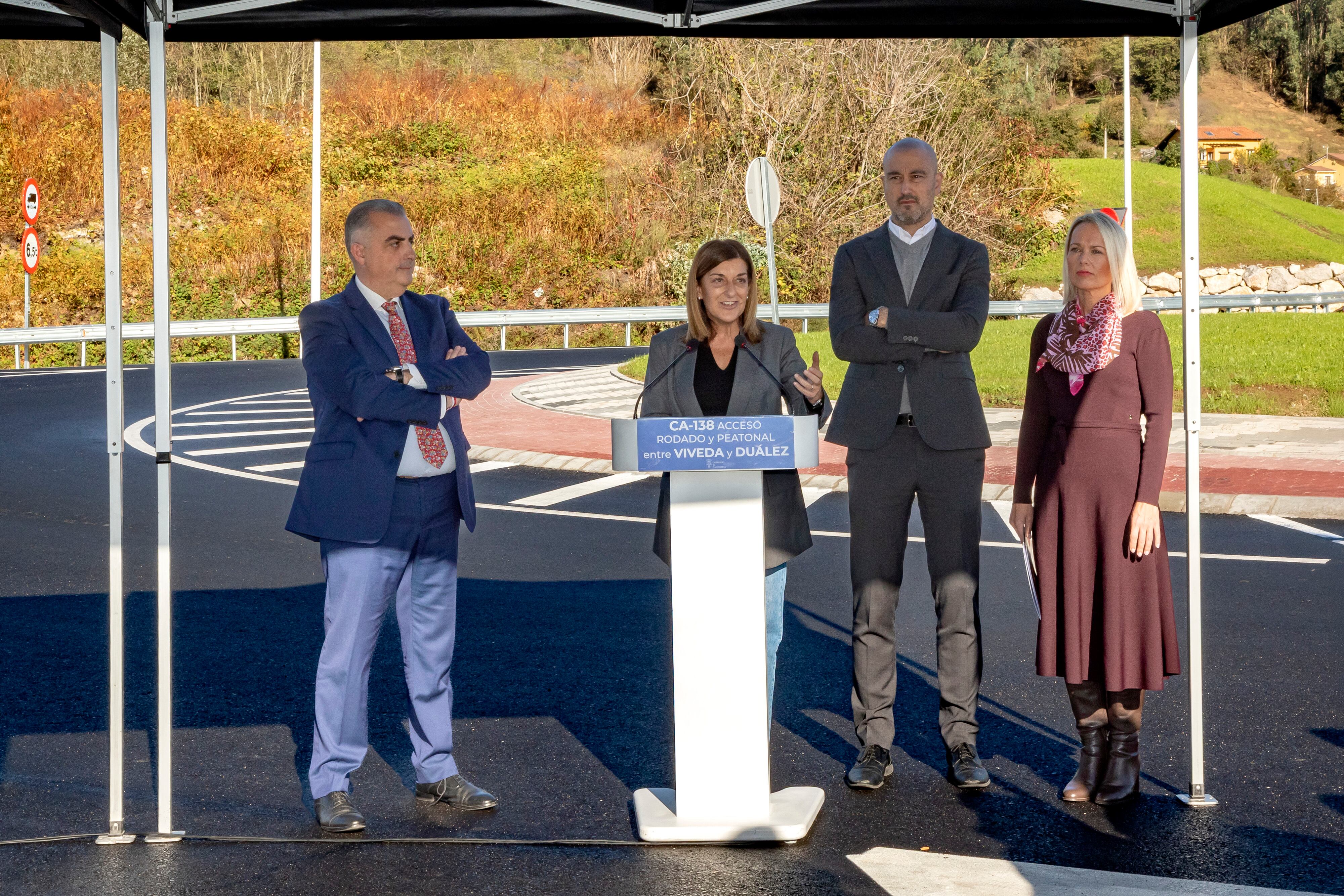 Inauguración de la nueva carretera entre Viveda y Duález que conecta con Barreda.