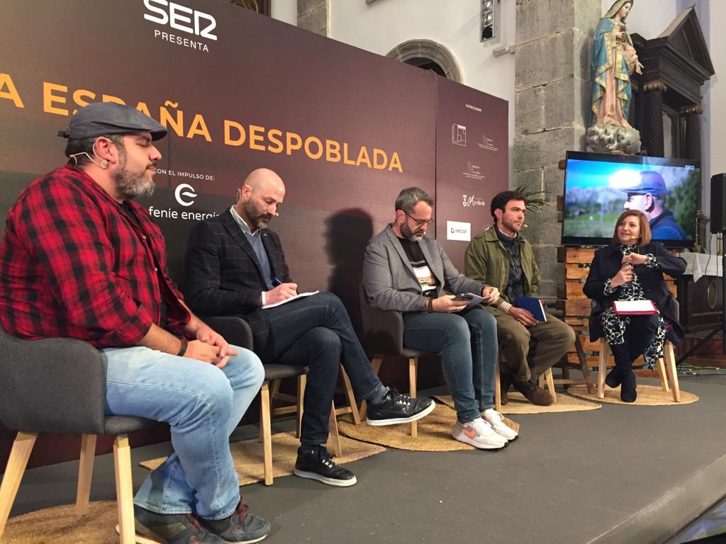 De izquierda a derecha, Antonio Vicente, Óscar Villegas, Fermín Mier, Matías María y Rosa Valdés.