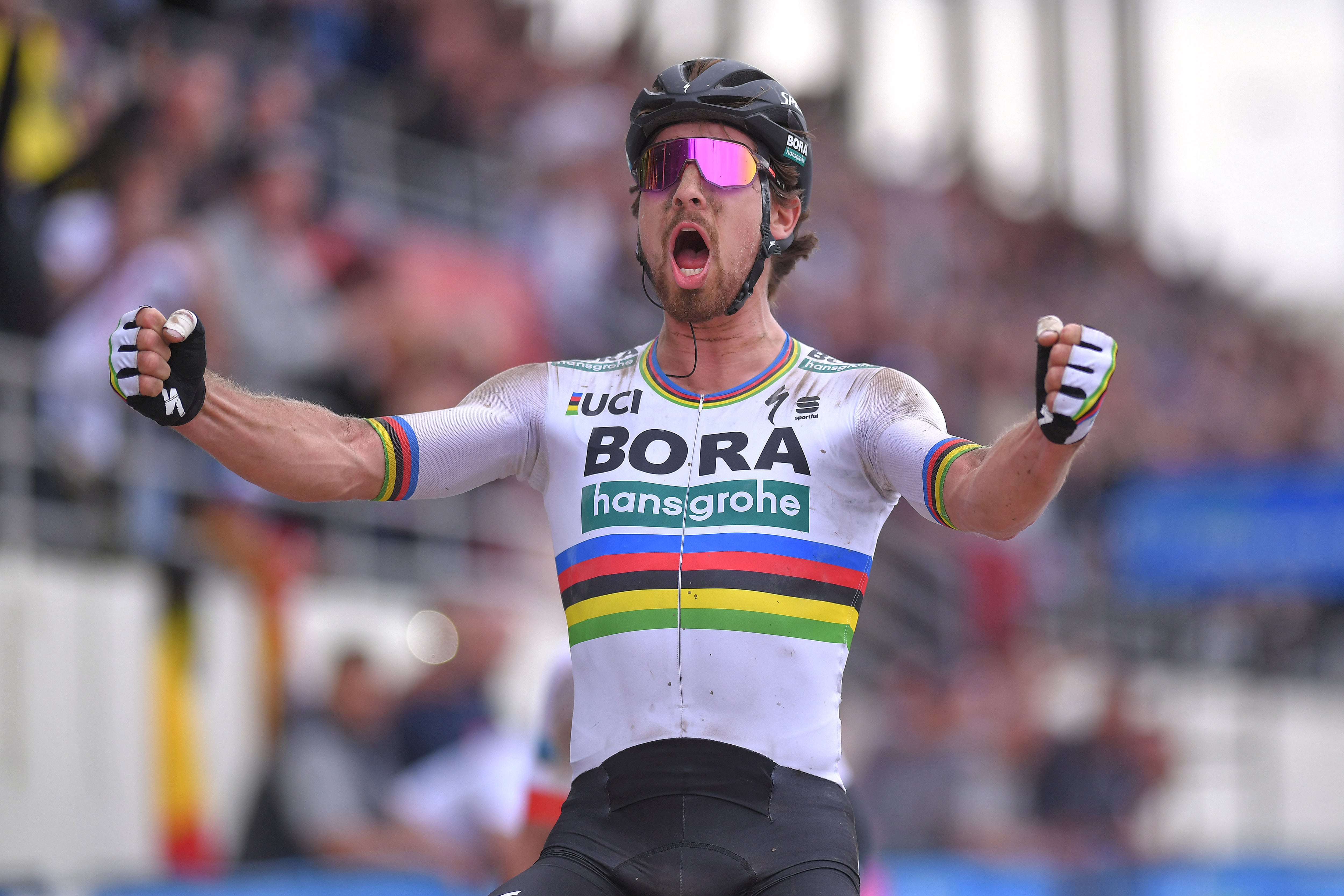 Peter Sagan celebra una victoria en la Paris-Roubaix de 2018