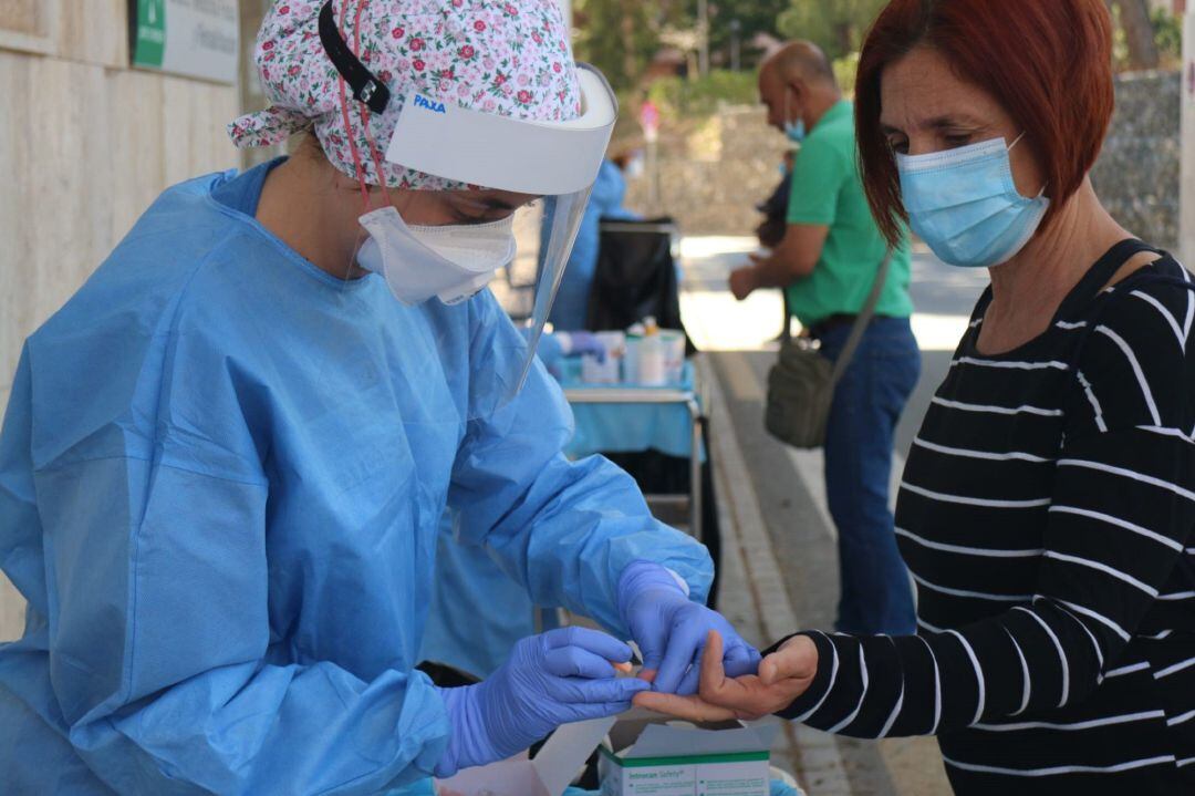 Test rápido de covid-19 en una imagen de archivo