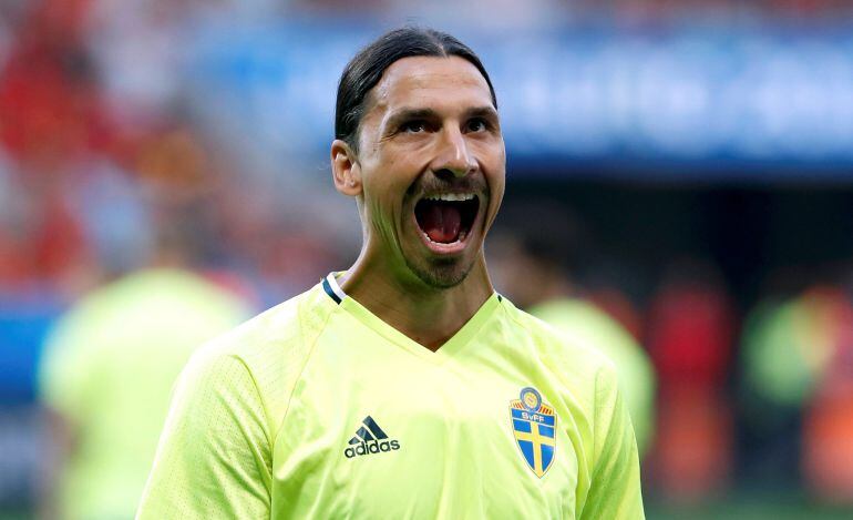 El delantero sueco Zlatan Ibrahimovic antes de un partido de la Eurocopa