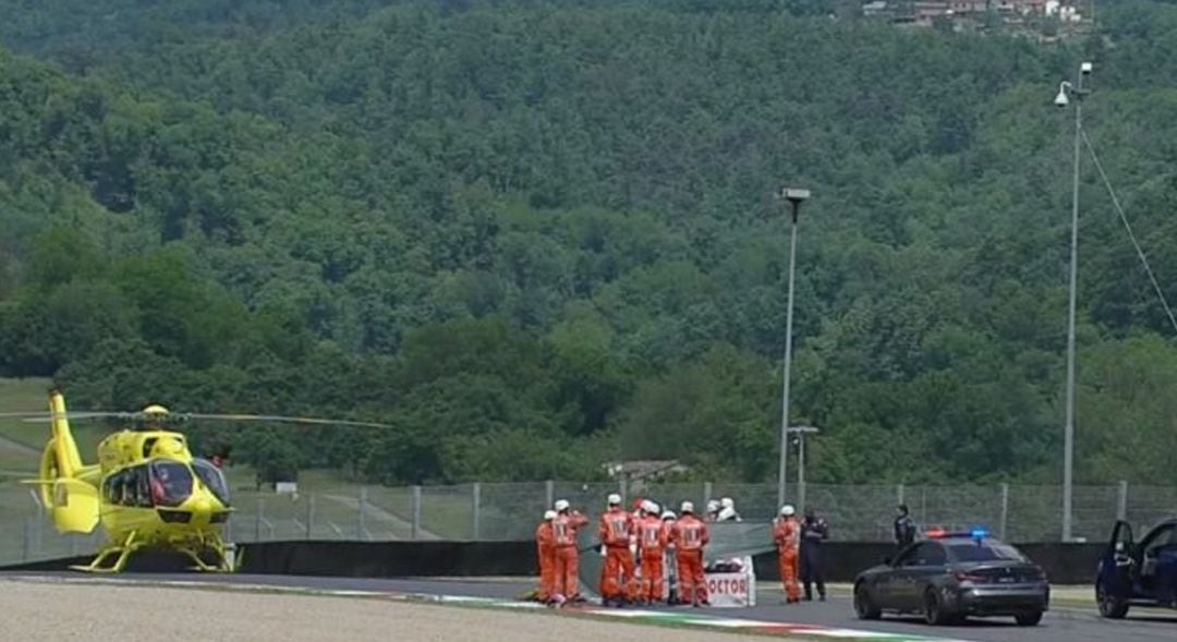 Los médicos atienden a Dupasquier sobre la pista de Mugello