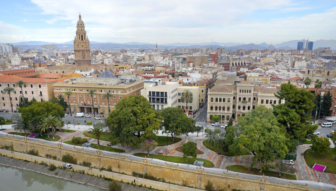 Imagen de la remodelada zona verde en la avenida Teniente Flomesta