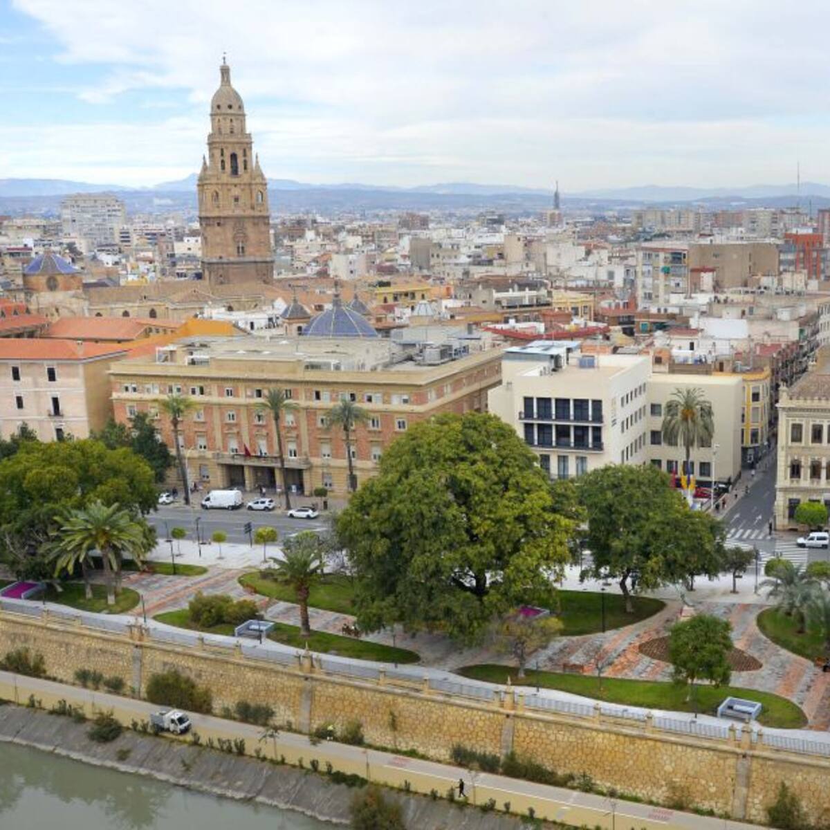 Renovado el jardín de Teniente Flomesta en Murcia con nuevas zonas de descanso y recreo