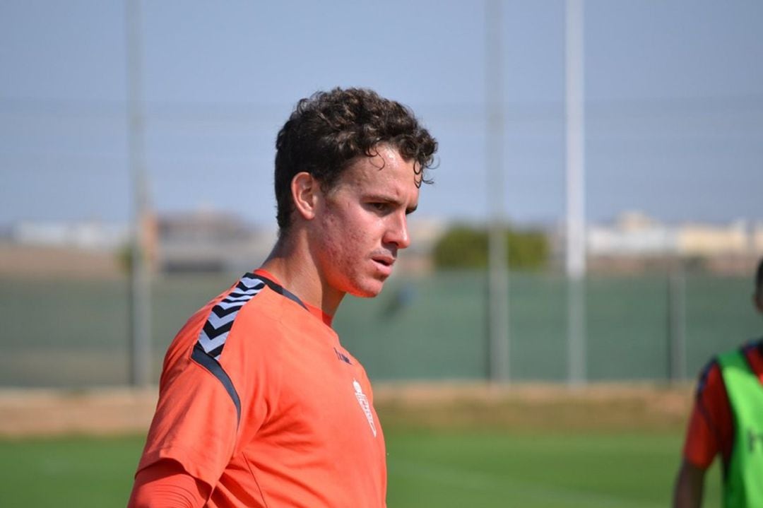 Alberto Lejárraga en un entrenamiento con el Real Murcia