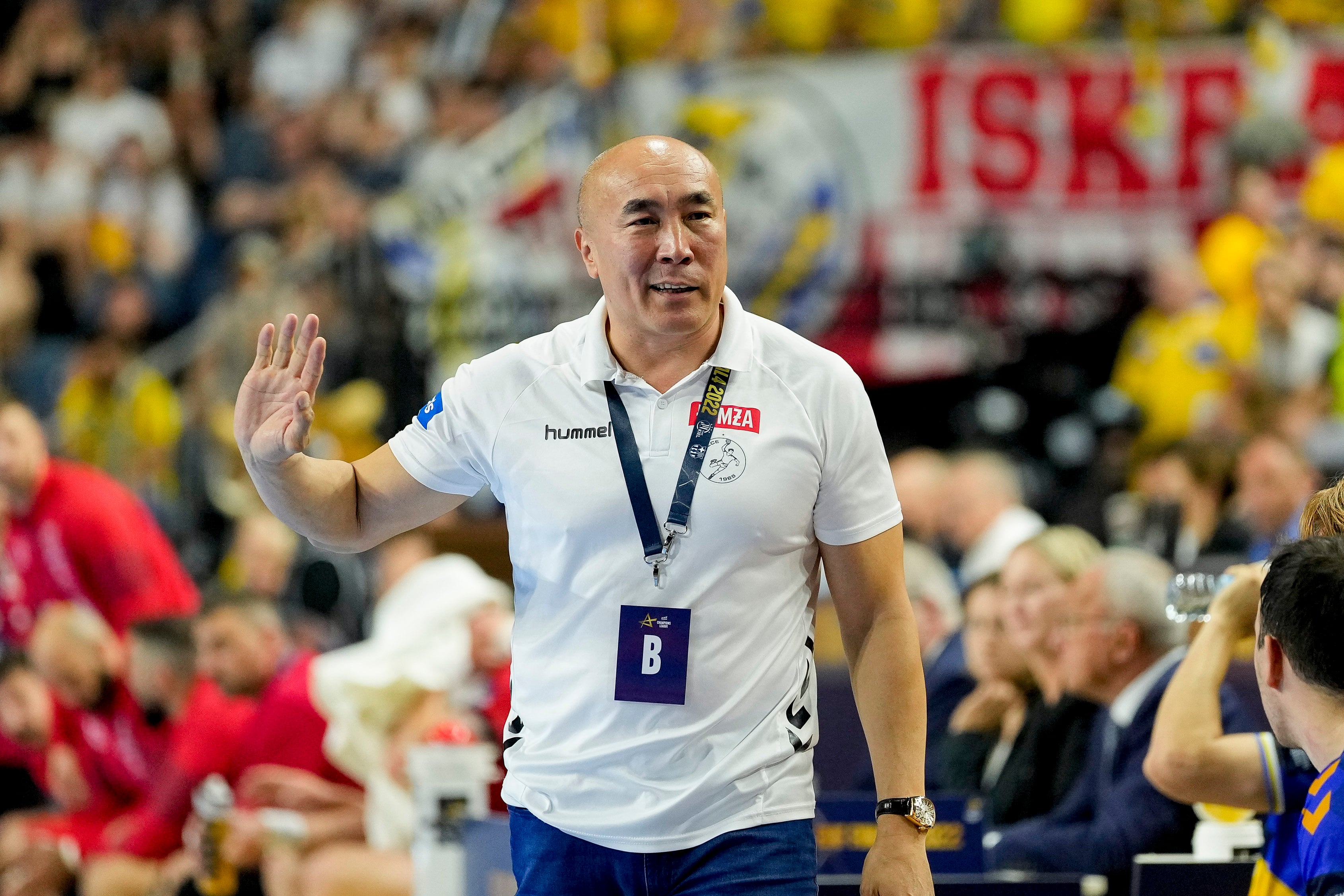 COLOGNE, GERMANY - JUNE 18: Talant Dujshebaev of Lomza Viva Kielce gestures during the EHF Champions League Final4 Men second semi final match between Telekom Veszprem HC and Lomza Vive Kielce at Lanxess Arena on June 18, 2022 in Cologne, Germany. (Photo by Alex Gottschalk/DeFodi Images via Getty Images)