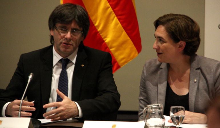 El President de la Generalitat, Carles Puigdemont i l'Alcaldessa de Barcelona Ada Colau.