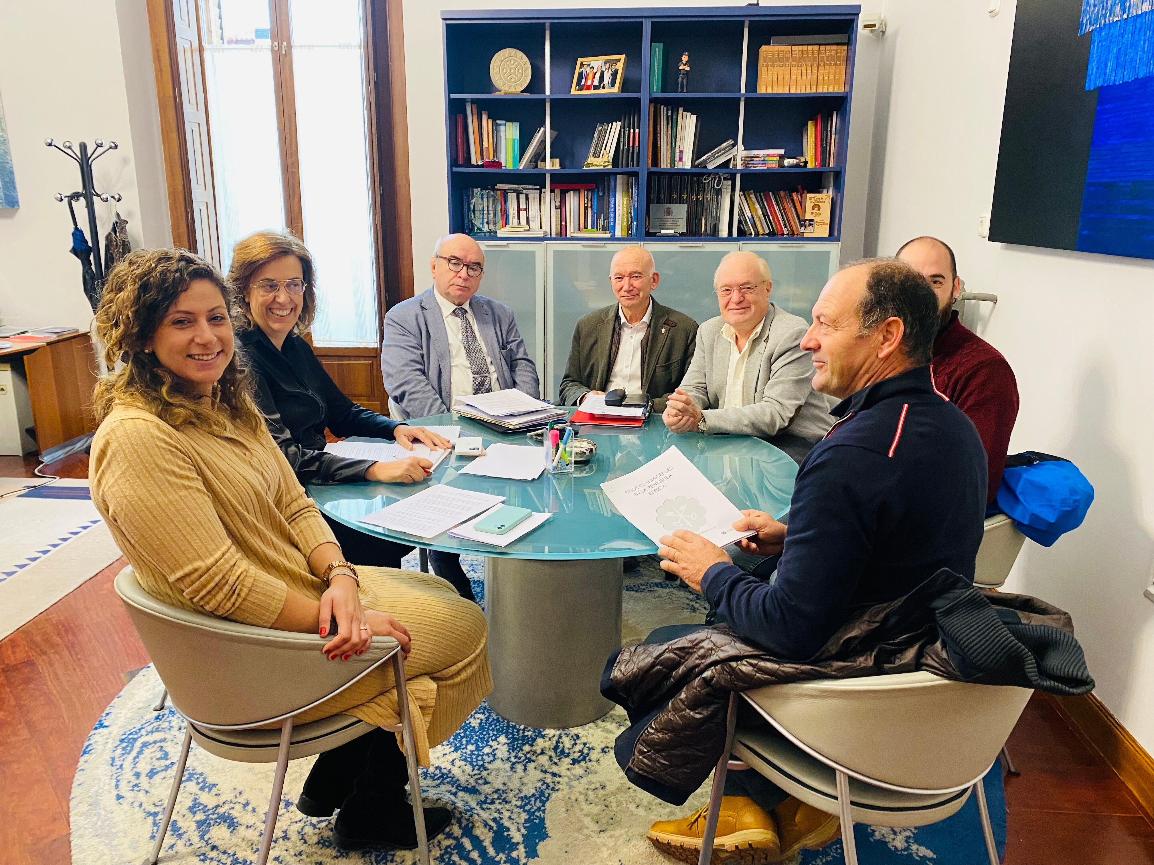 La Diputación palentina avanza con los representantes de la Asociación Cluny Ibérica y de la Federación de Sitios Cluniacenses en un futuro protocolo de colaboración institucional con la Loire