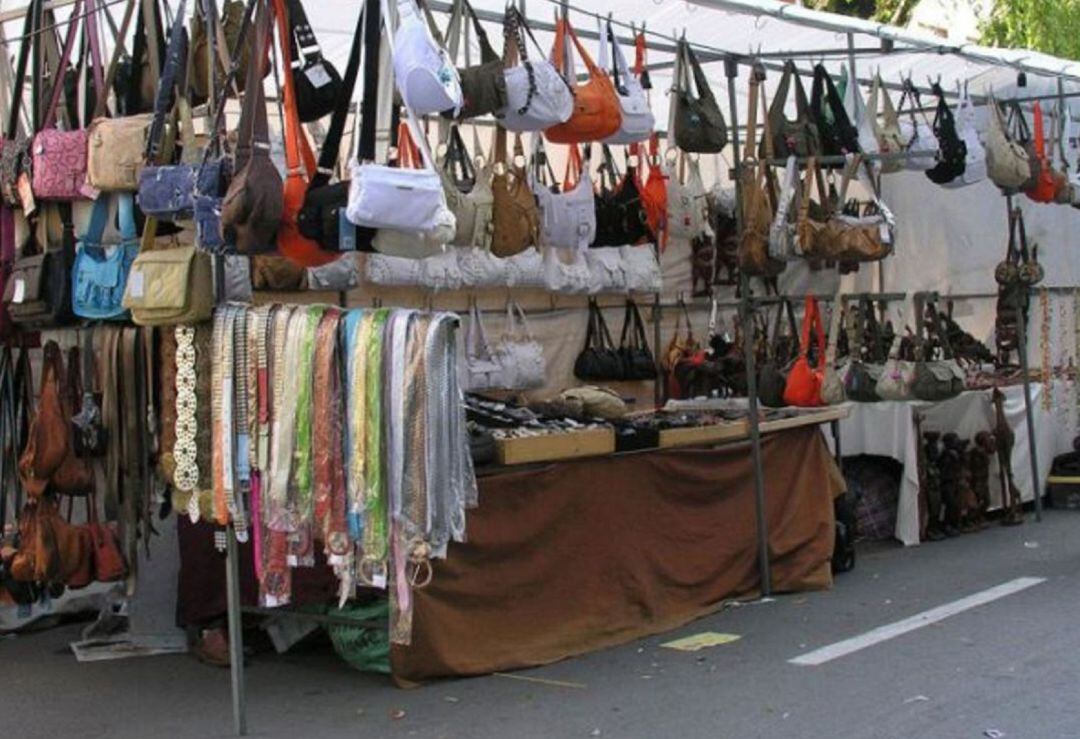 Un puesto de mercadillo