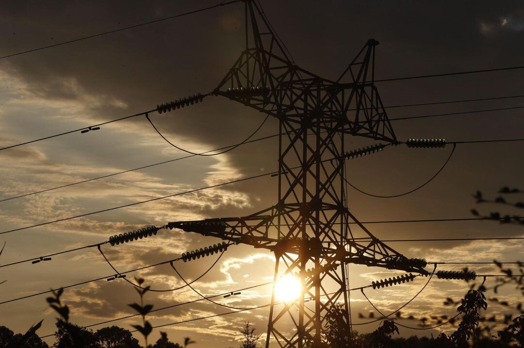 Una torre de transporte de energía perteneciente a red eléctrica