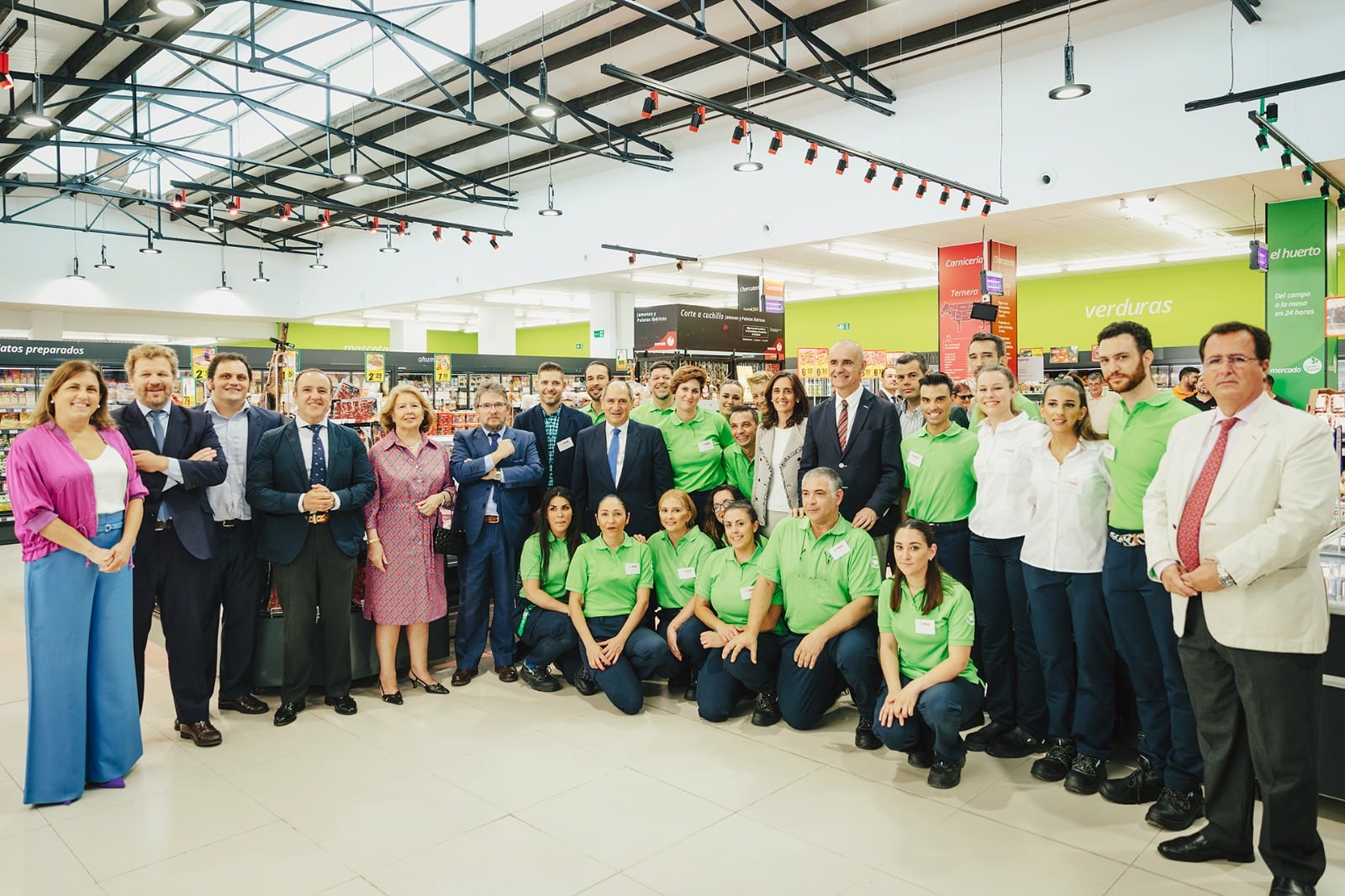 Inauguración del supermercado MAS en la calle Arjona 21, en el Antiguo Almacén de Maderas del Rey