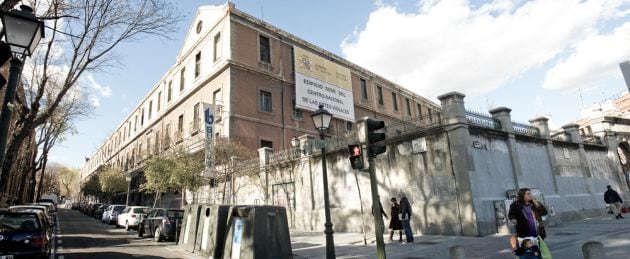 Fachada de La Tabacalera de Lavapiés, en la calle Embajadores