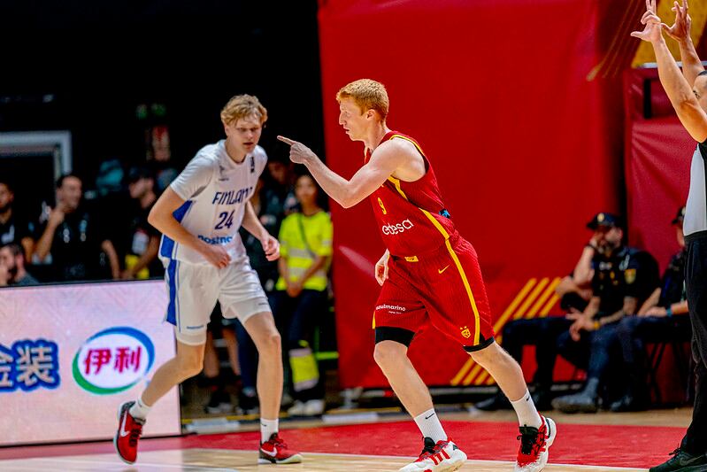 Alberto Díaz con la Selección Española ante Finlandia/ FEB PHOTO