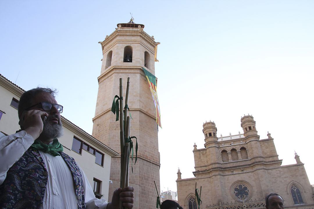 Imagen de archivo de un domingo de Romería a la salida en la plaza del Ayuntamiento
