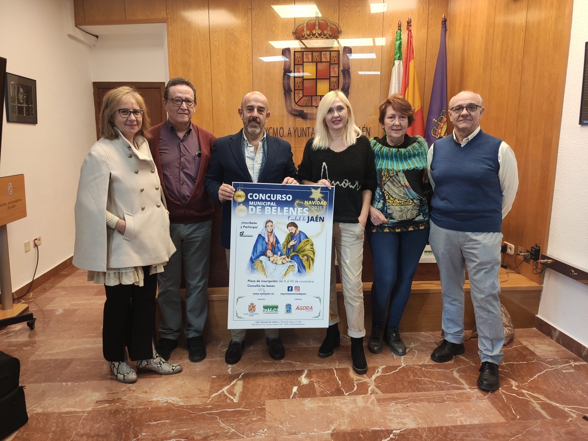 Representantes de la Asociación de Belenistas de Jaén y del Ayuntamiento durante la presentación del Concurso Municipal de Belenes