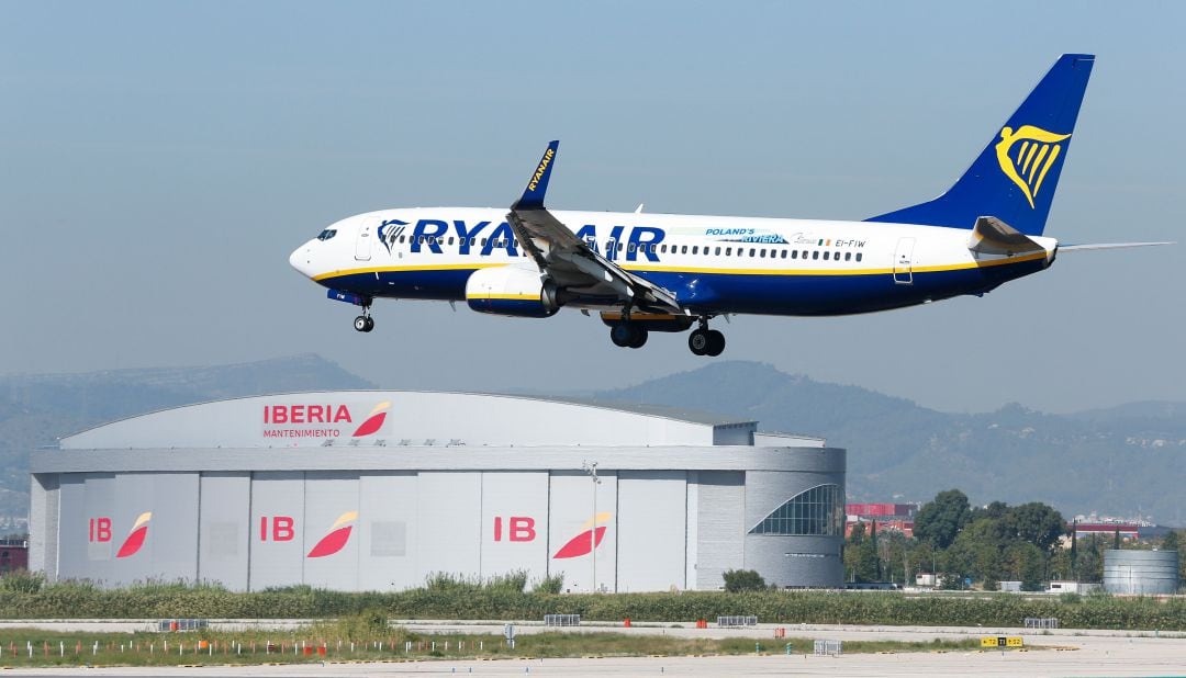 Imagen del hangar de mantenimiento que Iberia tiene en el aeropuerto de El Prat de Barcelona