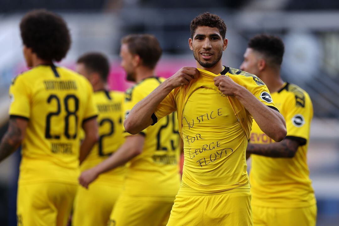 Achraf pide &quot;justicia para George Floyd&quot; en la celebración de su gol contra el Paderborn el pasado domingo