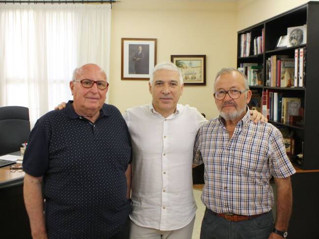 El ex alcalde junto a los actuales embajadores