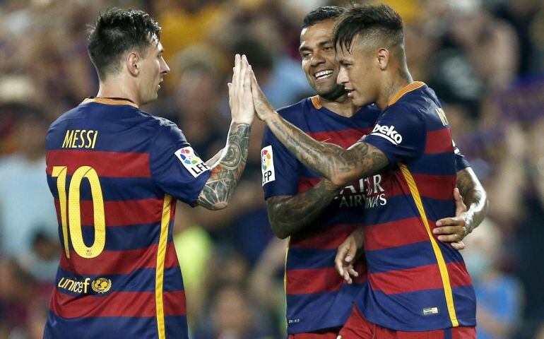 Los jugadores del Barcelona celebran el primer gol ante la Roma en el Trofeo Joan Gamper.