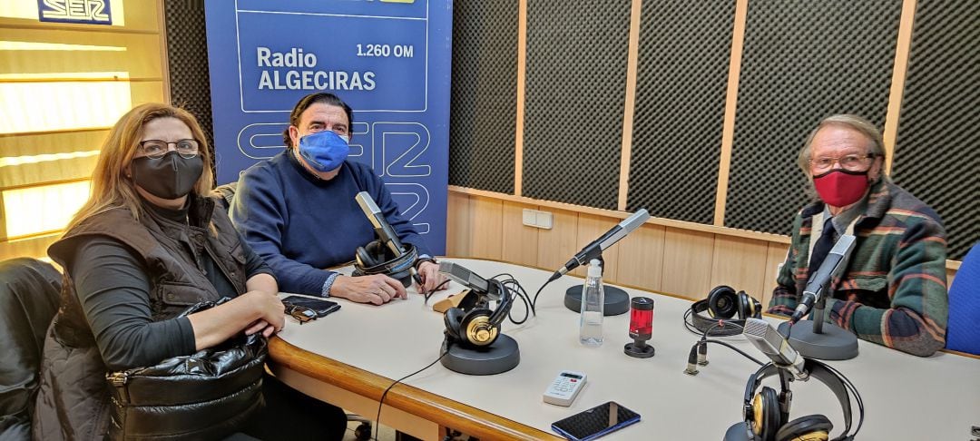 Isabel Moreno, Manuel Moreno y Mariano Grau, en los estudios de Radio Algeciras para hablar de la hostelería.