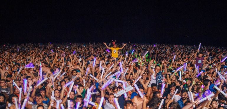 Imagen del concierto del pasado verano de Máxima FM en la playa Victoria de Cádiz