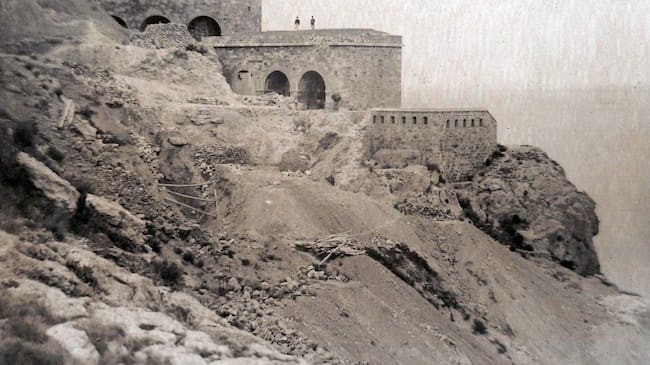 Derribo del fuerte de Trincabotijas para construir una batería de cañones KRUPP