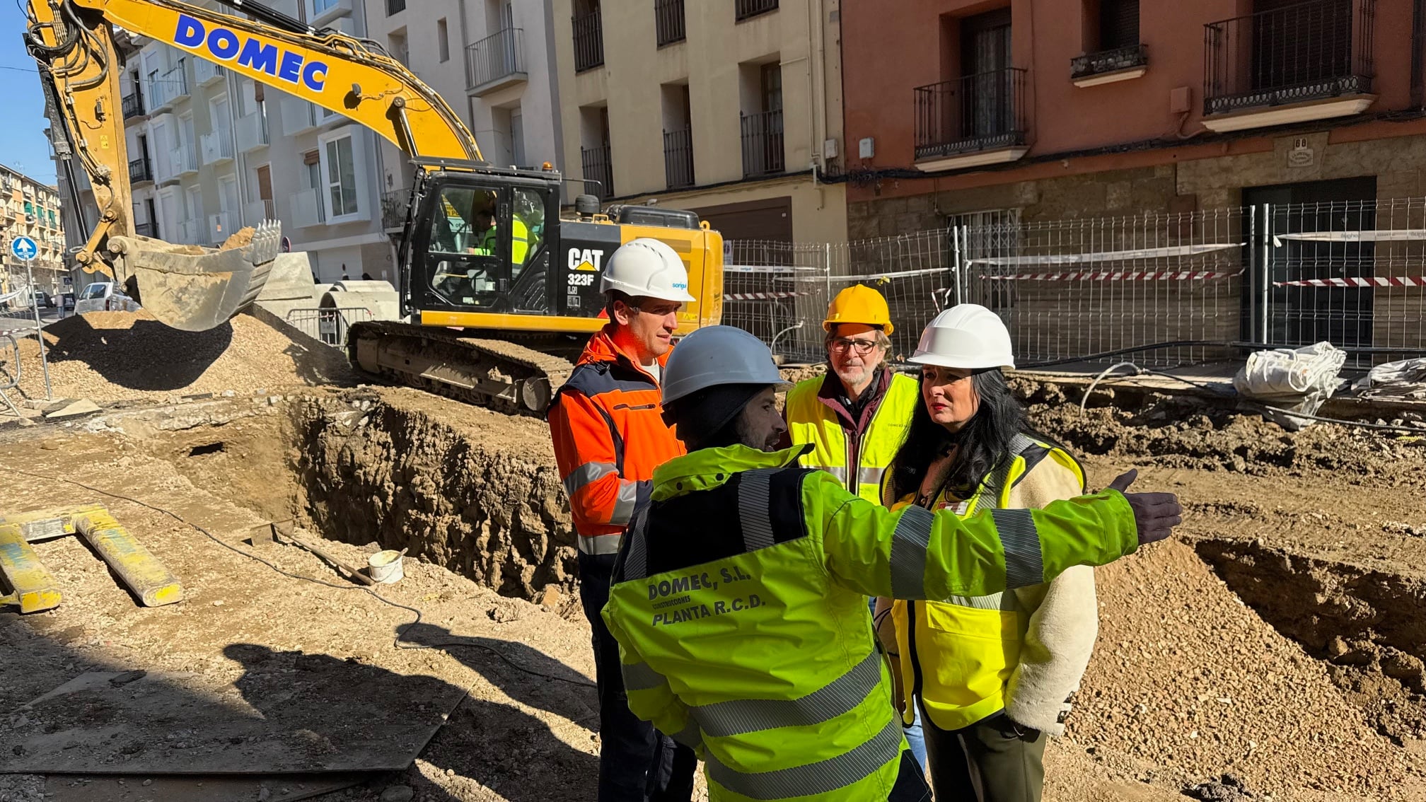 Lorena Orduna e Iván Rodríguez visitan las obras en el Coso Alto de Huesca