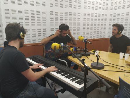 Sintáxis actuando en Radio Córdoba