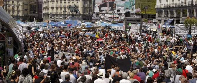 Asamblea del movimiento 15-M en la Puerta del Sol para acordar el protocolo de desalojo