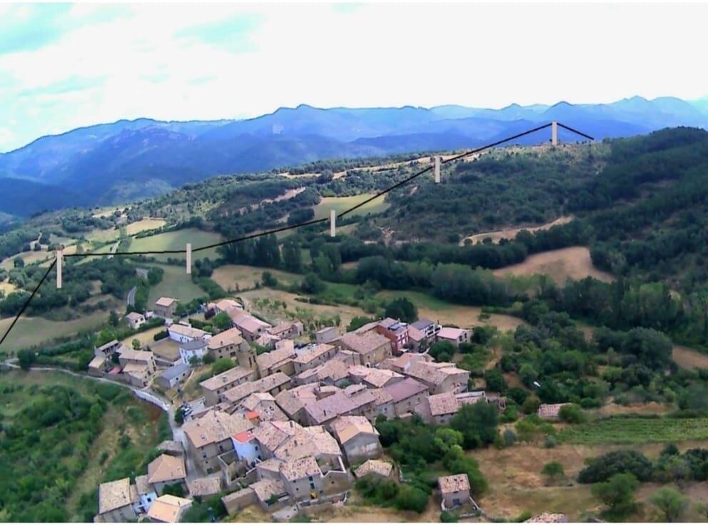 Simulación de las torretas de la línea de Media Tensión Agüero- Fuencalderas / Plataforma Pueblos Vivos Altas 5 Villas