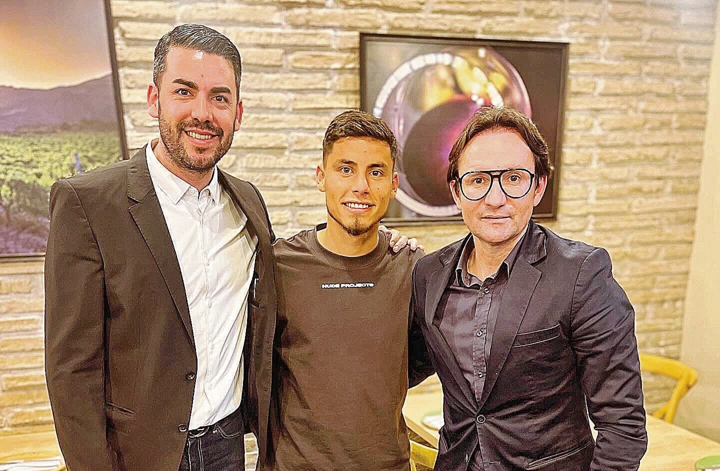 Álvaro Vizcaíno y David Pirri, de Promoesport, con Robertone.