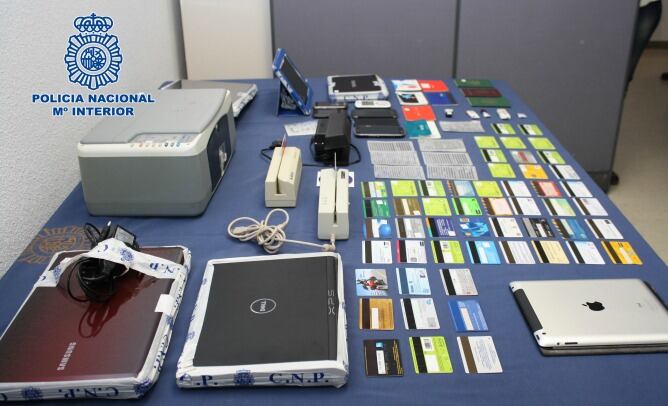 Fotografía del material incautado en la operación por la Policia Nacional