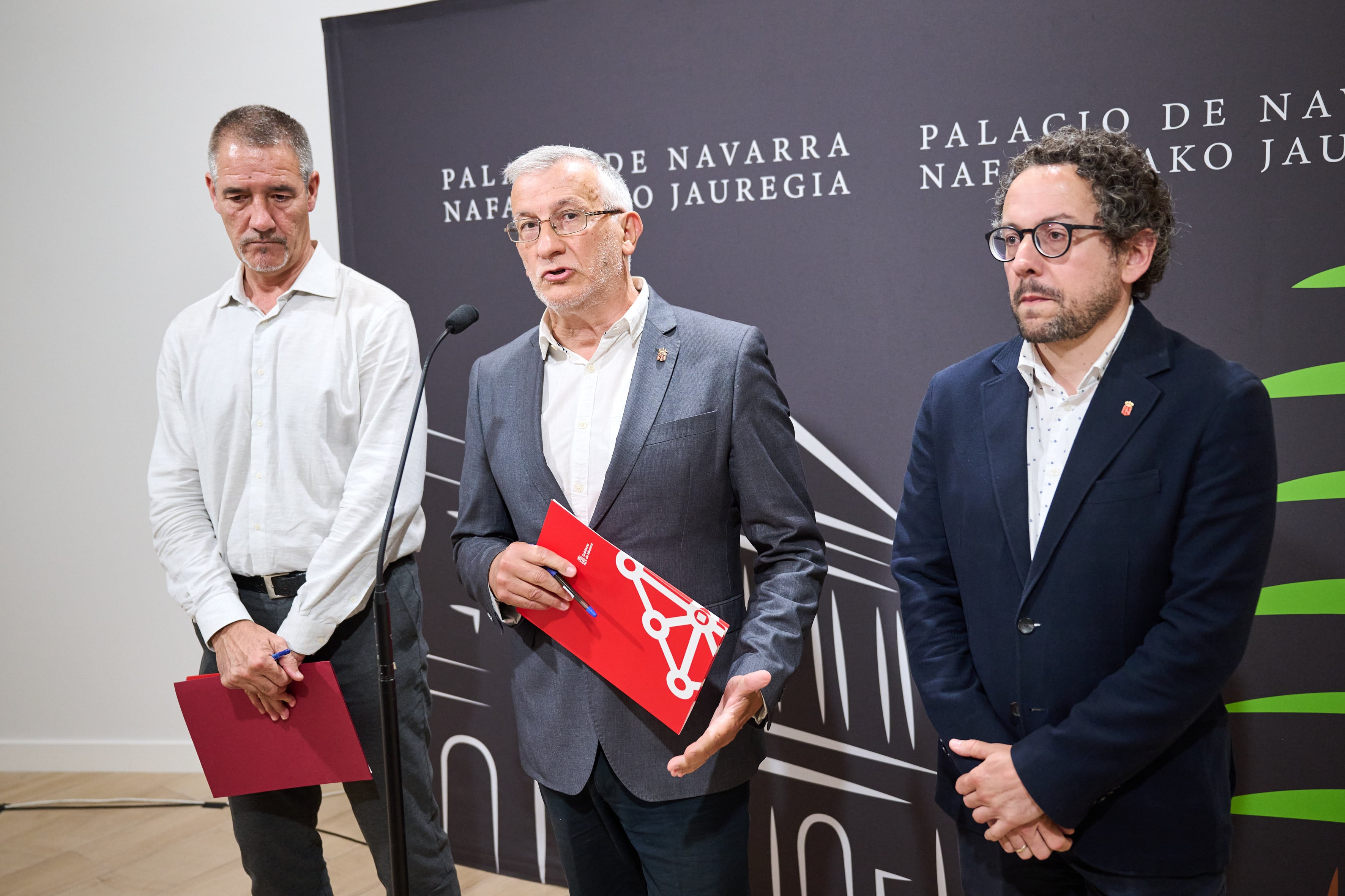 El vicepresidente Taberna valora los asuntos tratados hoy en la reunión de la representación navarra de la Junta de Transferencias.