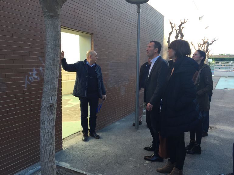 Visita de los políticos esta mañana al IES Torrellano