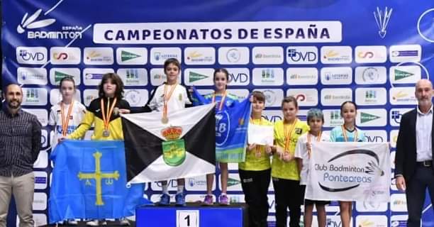 Martín Coronas y Lucía Rodríguez en el podio Sub11