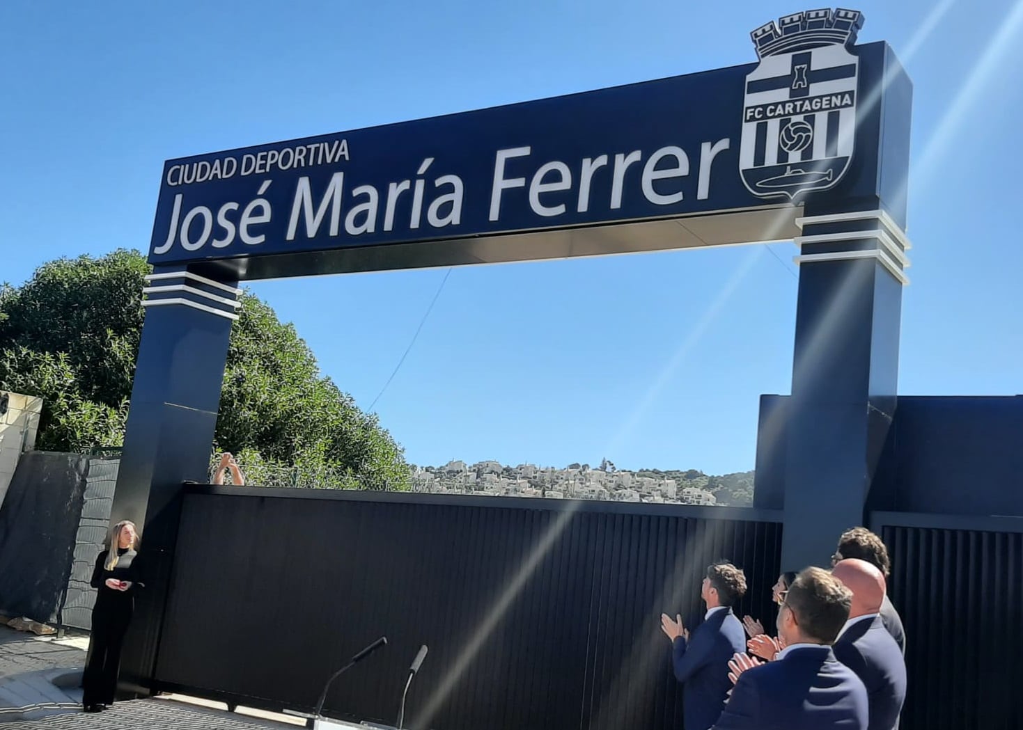 La entrada de la Ciudad Deportiva José María Ferrer