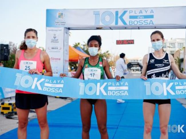 Imagen de las tres primeras en categoría femenina