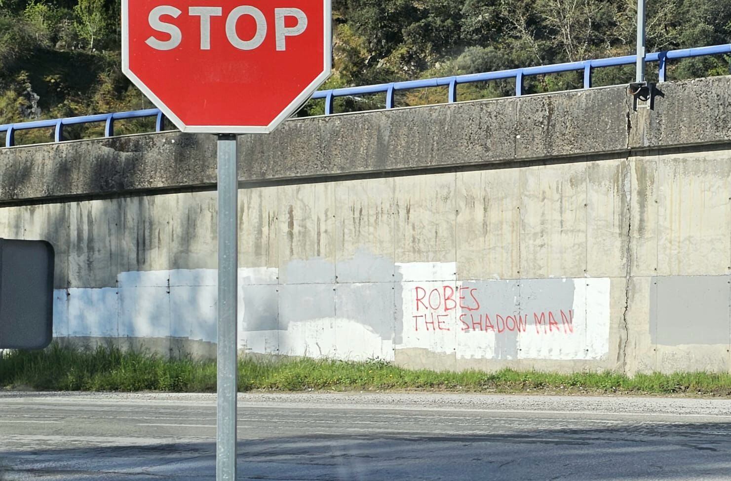 Pintada alusiva a Robés