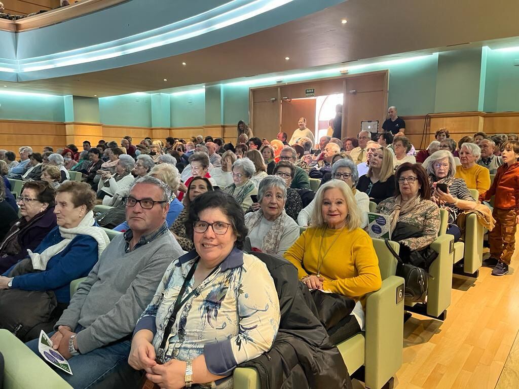Homenaje en el Teatro Darymelia de la capital.