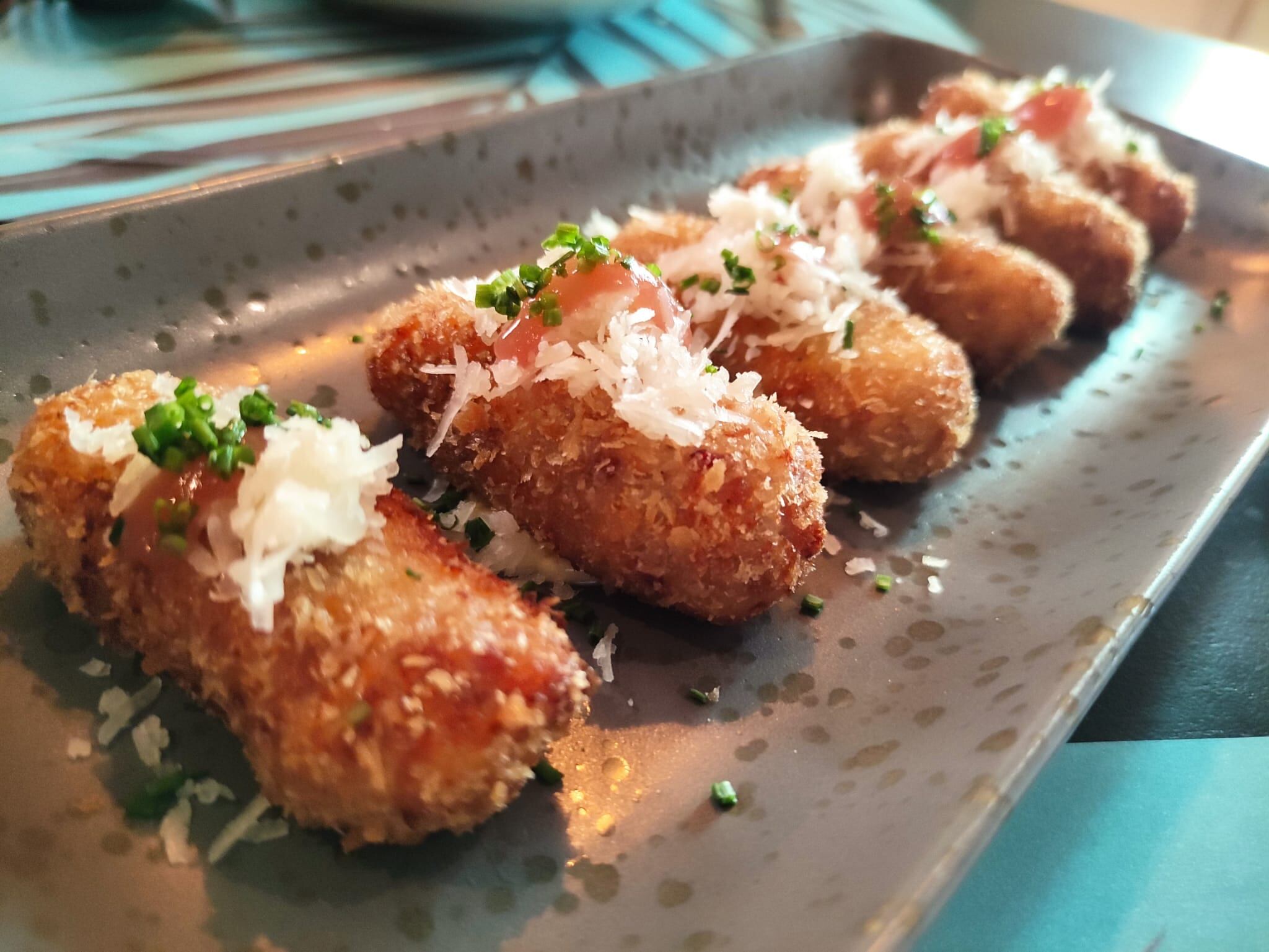 Croquetas de salchichón y payoyo