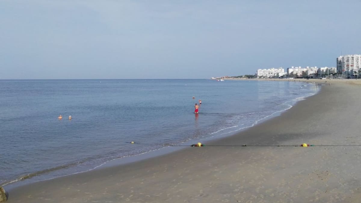 Aparece el cuerpo sin vida de un hombre de unos 70 años en una playa de Rota