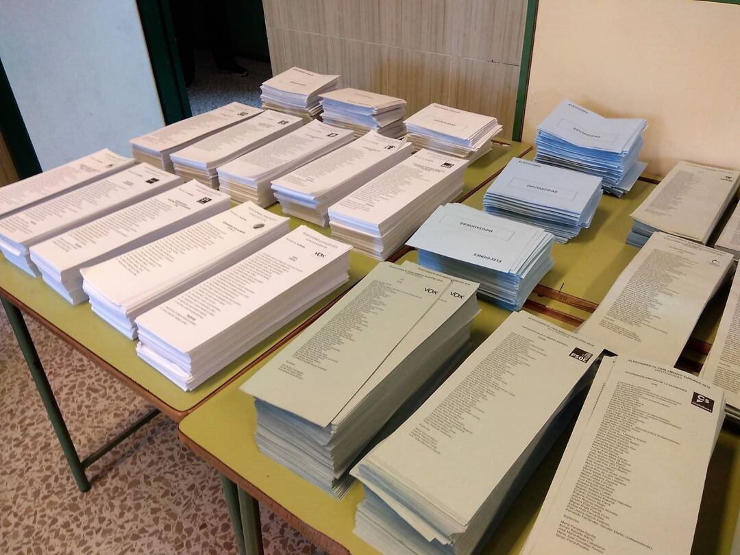 Papeletas en un colegio electoral