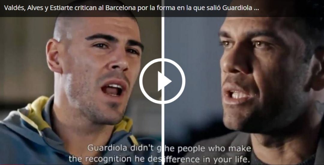 Victor Valdés junto a Dani Alves en el documental l &quot;Pass the ball, take the ball&quot; hablando sobre la salida de Guardiola