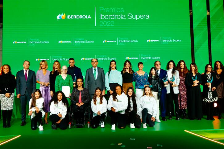 Foto de familia de los Premios Iberdrola Supera 2022.