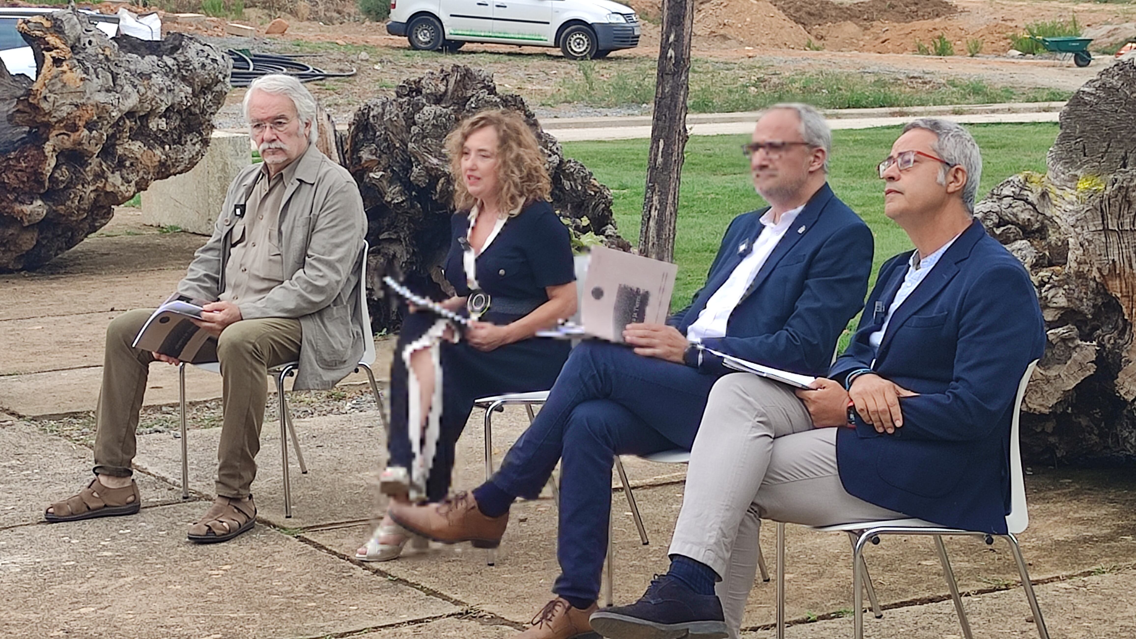 El alcalde y la vicerrectora del campus del Bierzo junto a Gerardo Queipo (izq.) y Alfonso Fernández Manso (dcha.)