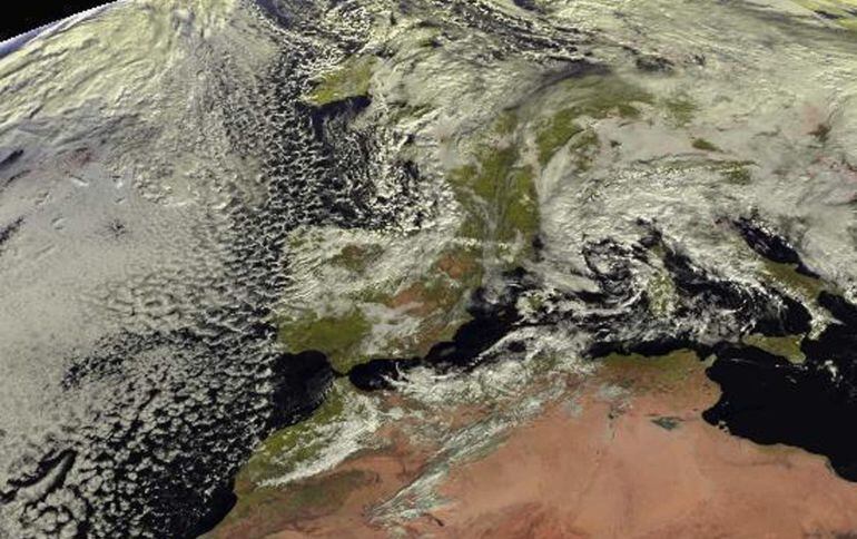 GRA108. MADRID, 17/09/2014.- Imagen tomada por el satélite Meteosat para la Agencia Estatal de Meteorología que prevé para hoy alerta en 32 provincias de 12 comunidades autónomas por nevadas, temperaturas mínimas o fuerte oleaje que en puntos de la costa 