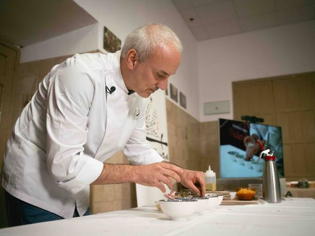 Íñigo Tizón elaborando ´Sarandonga´