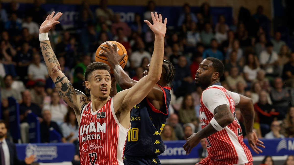 El UCAM Murcia liderado por DeJulius gana en Andorra y suma su victoria número 20