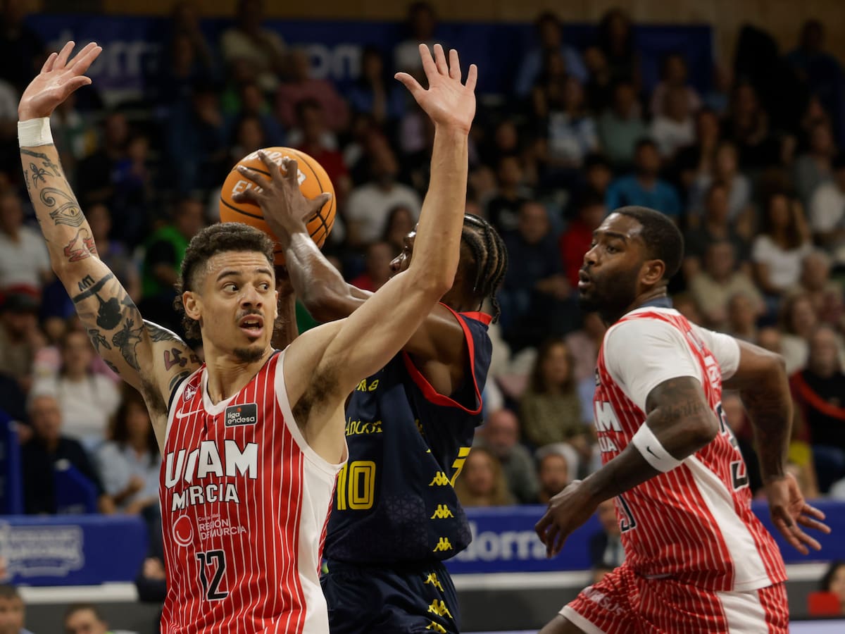 El UCAM Murcia liderado por DeJulius gana en Andorra y suma su victoria número 20